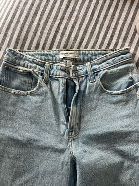 Abercrombie Light Wash High Rise 90s Relaxed Jeans - Short, Curve Love